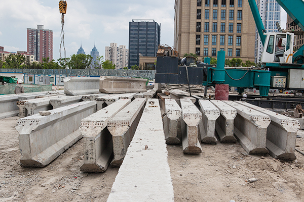 龙8头号玩家智能ZYW240围护桩压桩机惊艳问世