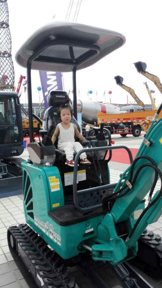 到“海博会”邂逅龙8头号玩家智能“两挖”精品