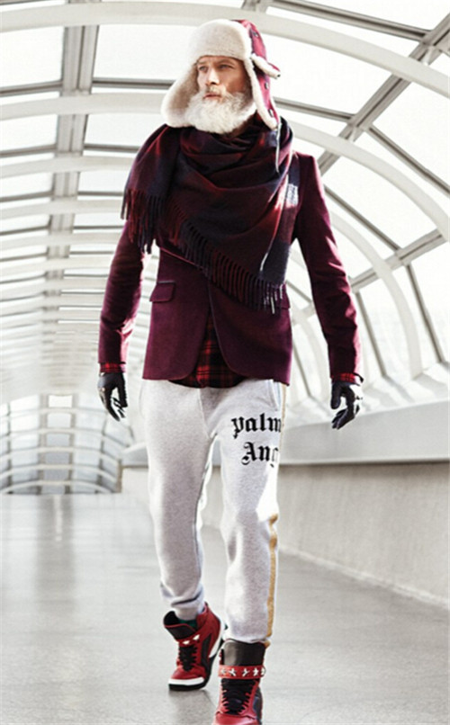 320名圣诞老人整体冲浪？？？？？？？八一八圣诞节奇闻趣事