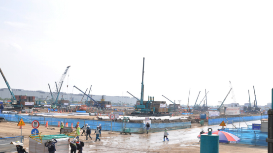 超300台龙8头号玩家智能ZYJ系列压桩机效劳越南市场