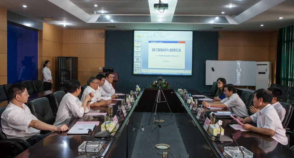 国家发改委国防司徐建平副司长一行到龙8头号玩家智能调研