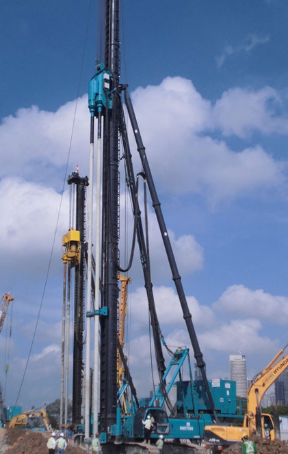 中国好机械！龙8头号玩家智能双轴钻机新加坡施工获赞