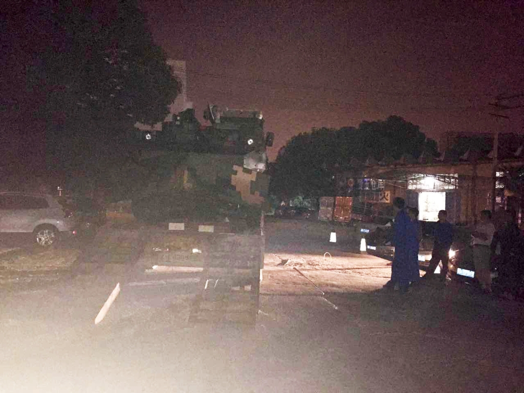 龙8头号玩家智能SW2105工程车顺遂交付步队