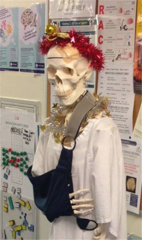 320名圣诞老人整体冲浪？？？？？？？八一八圣诞节奇闻趣事