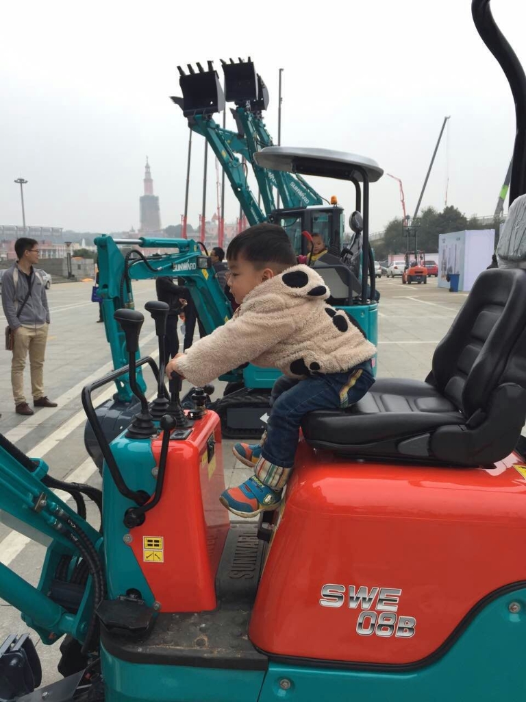 配博会上龙8头号玩家智能“迷你”装备展精新本色