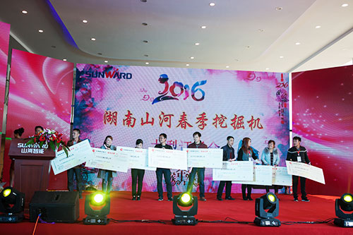 逆市可为！龙8头号玩家智能挖掘机首场展销会完善收官