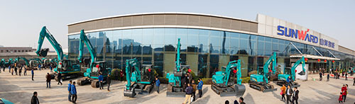 逆市可为！龙8头号玩家智能挖掘机首场展销会完善收官