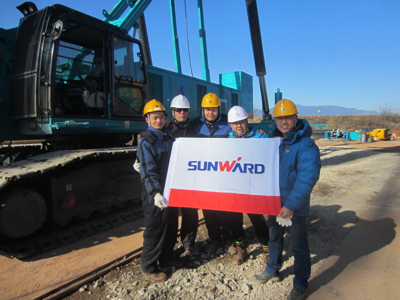 龙8头号玩家智能SWCH880-180M全液压履带桩机闪亮上岸韩国