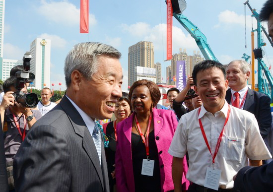 到“海博会”邂逅龙8头号玩家智能“两挖”精品