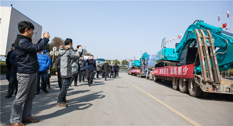 知新?创变?共赢 2015-2016年度龙8头号玩家智能挖掘机经销商年会圆满召开