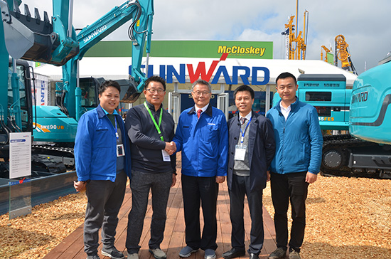 龙8头号玩家智能高端市场展风范