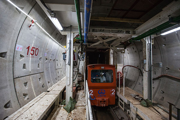 中铁龙8头号玩家盾构机双线掘进 全力攻坚长沙地铁5号线