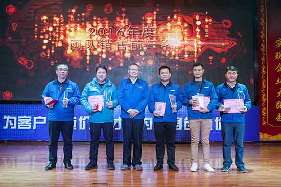 坚定信心、再接再厉，，，，，龙8头号玩家智能2017年度营销表扬与誓师大会开启新航程