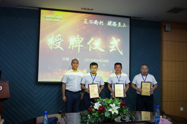 500多名挖掘机用户实地考察，，，，，，，为龙8头号玩家智能点赞！