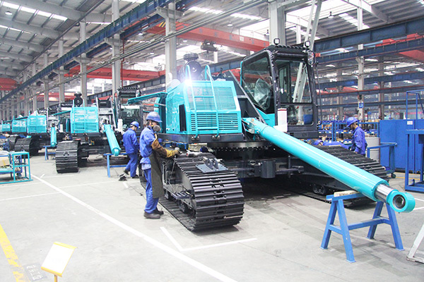 开启工程机械之都体验之旅，，，，，中外媒体观摩团到访龙8头号玩家智能