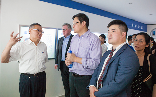 加拿大国聚会员谭耕一行来龙8头号玩家智能考察