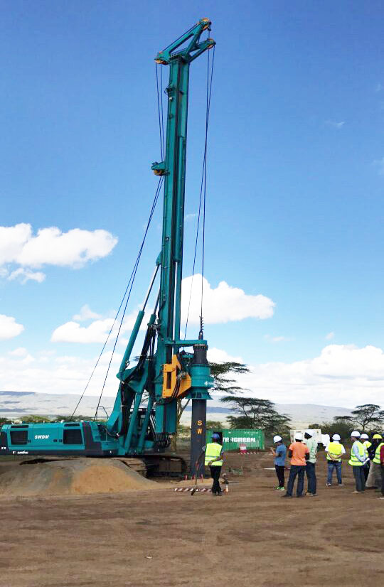 肯尼亚总统高度赞赏，，，，，，，乞力马扎罗山下龙8头号玩家绿闪灼