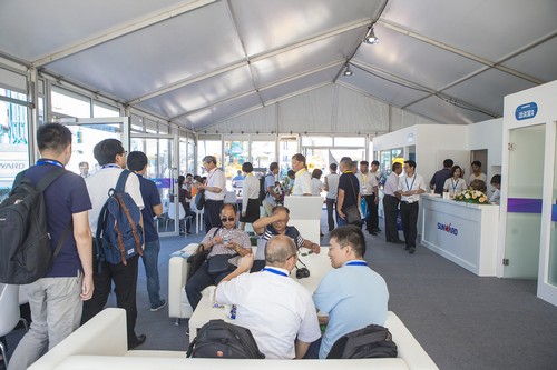 龙8头号玩家智能酷帅曾大虾，，，，，，，一大波美图带你亲临北京BICES展