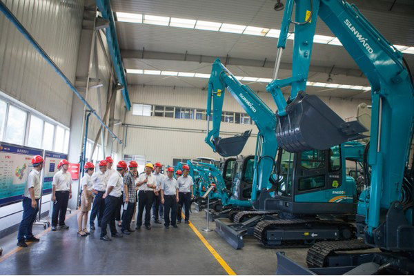 商务部相助司刘民强副司长一行调研龙8头号玩家智能