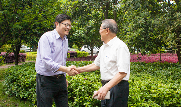 加拿大国聚会员谭耕一行来龙8头号玩家智能考察