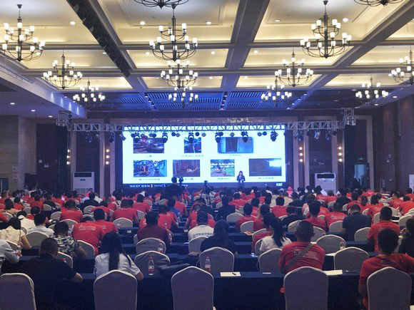 “超美微挖”现身2018微挖峰会，，，，，龙8头号玩家智能微挖出口过万台