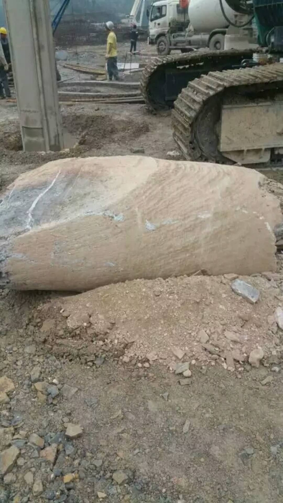 效率横跨两倍！龙8头号玩家智能SWDM360旋挖钻名动贵阳