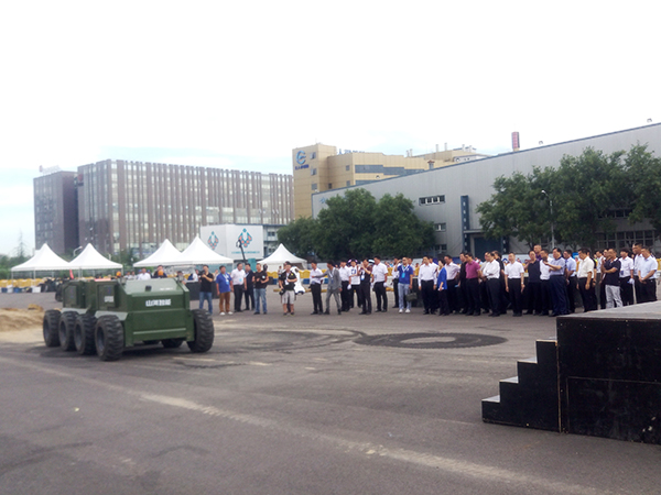 龙8头号玩家智能“龙马一号”惊艳亮相天下机械人大会