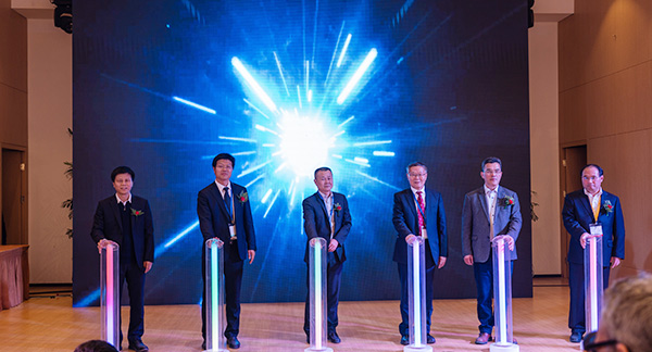 首日签单2.6亿元，，，，，，，龙8头号玩家智能立异产品引爆上海宝马展