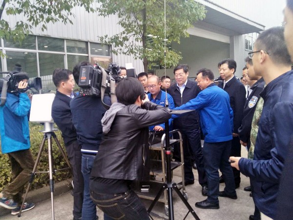 省委书记杜家毫勉励龙8头号玩家智能：做大做强航空航天工业