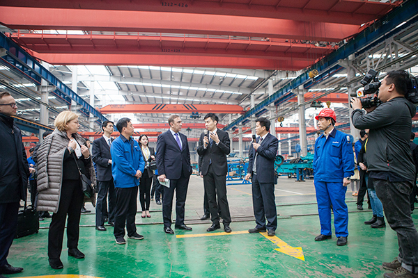 波兰代表团为龙8头号玩家智能立异生长点赞