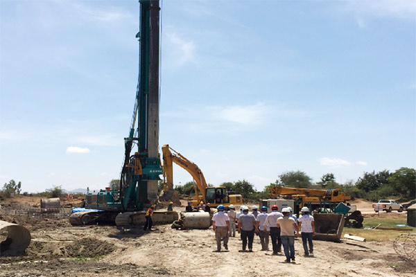 龙8头号玩家智能入岩神器在东非肯尼亚获赞，，，，，，，人好装备好