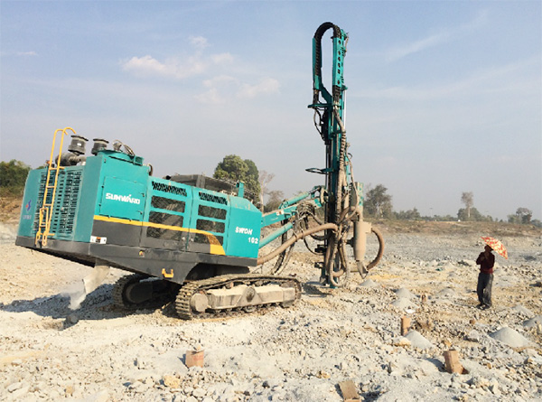 湄公河上的硬汉！龙8头号玩家智能露天钻车展中国制造魅力