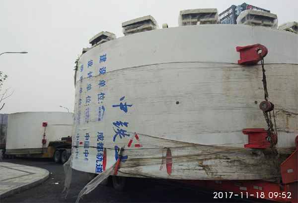 风里雨里，，，，，成都等你！中铁龙8头号玩家盾构机走出长沙
