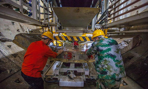 中铁龙8头号玩家盾构机双线掘进 全力攻坚长沙地铁5号线