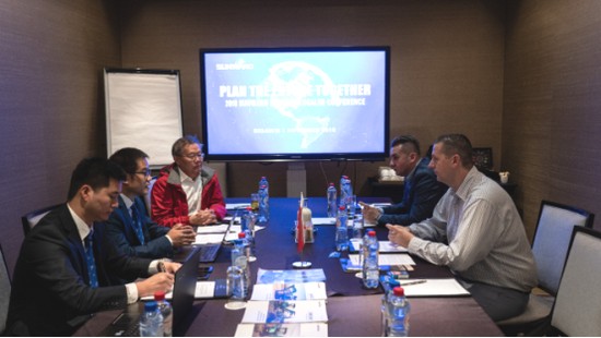 携手同谋未来，，，，，， 龙8头号玩家智能2018欧洲署理商大会盛大召开