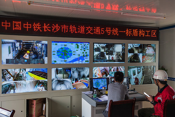 中铁龙8头号玩家盾构机双线掘进 全力攻坚长沙地铁5号线