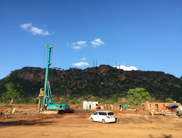 肯尼亚总统高度赞赏，，，，，，，乞力马扎罗山下龙8头号玩家绿闪灼