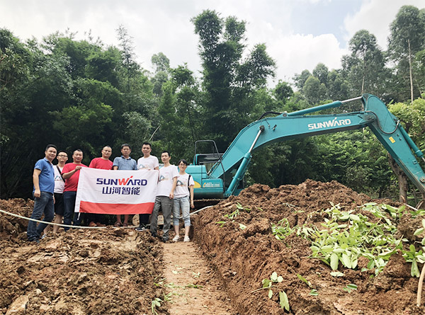 “清凉”送到客户手中，，，，，，，，为龙8头号玩家智能售后效劳活动打CAII