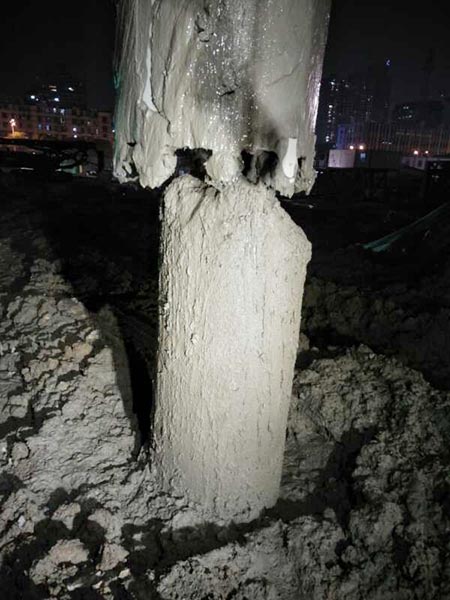 见证事业的时刻，，，，，，龙8头号玩家智能旋挖刷新海内旋挖入岩纪录