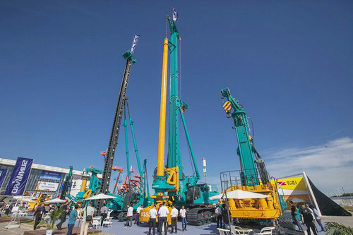 龙8头号玩家智能酷帅曾大虾，，，，，，，一大波美图带你亲临北京BICES展