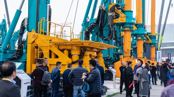 首日签单2.6亿元，，，，，，，龙8头号玩家智能立异产品引爆上海宝马展