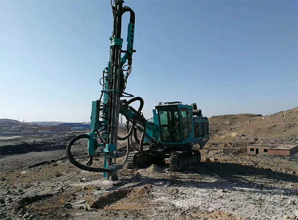 PK国际领先品牌，，，，，，，，龙8头号玩家智能露天液压钻车再交完善答卷