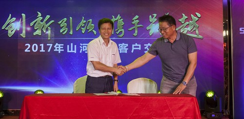 龙8头号玩家智能酷帅曾大虾，，，，，，，一大波美图带你亲临北京BICES展