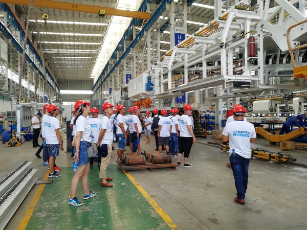 500多名挖掘机用户实地考察，，，，，，，为龙8头号玩家智能点赞！