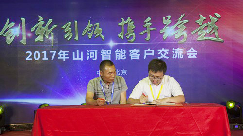 龙8头号玩家智能酷帅曾大虾，，，，，，，一大波美图带你亲临北京BICES展