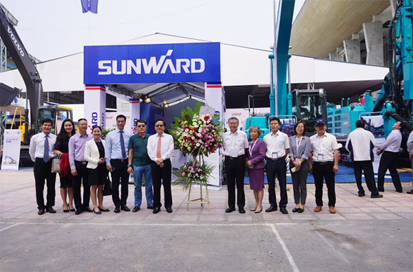 龙8头号玩家智能携全球领先凿岩装备，，，，，，，引爆越南矿业展