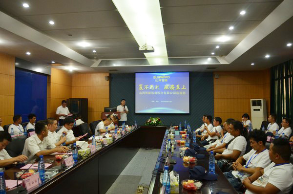 500多名挖掘机用户实地考察，，，，，，，为龙8头号玩家智能点赞！