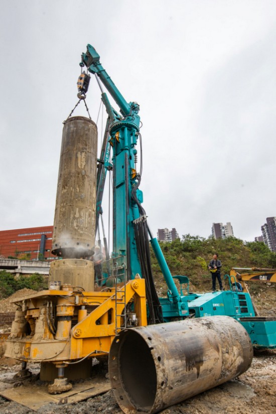 喜讯！龙8头号玩家智能SWRC170自行式全回转全套管钻机获湖南省首台(套)重大手艺装备产品奖励！