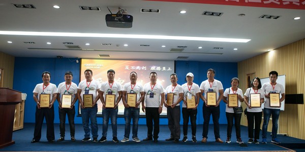 500多名挖掘机用户实地考察，，，，，，，为龙8头号玩家智能点赞！