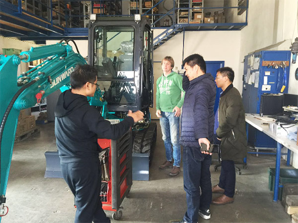 在欧洲市场做巡检，，，，，感受龙8头号玩家智造